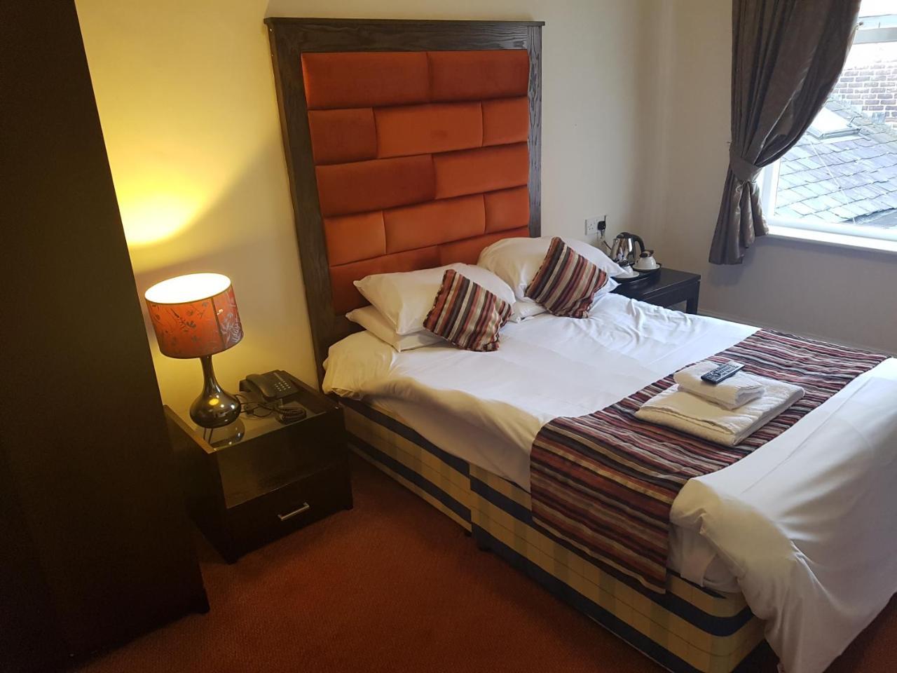 Lion And Swan Hotel Конглтон Номер фото